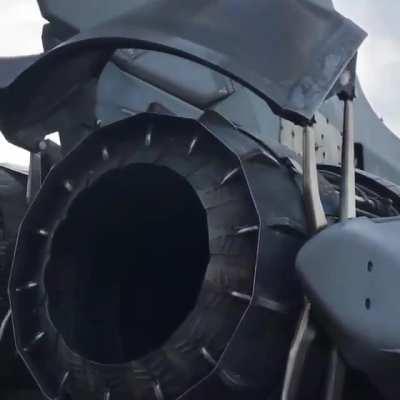 Nozzle and thrust reserver on a Tornado RB199 [video]