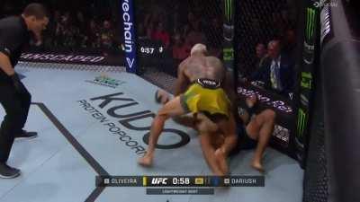 Poured on the pain (Charles Oliveira vs Beniel Dariush)