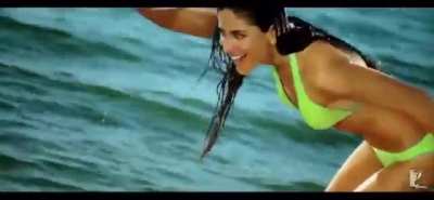 Kareena Kapoor mommy in bikini 