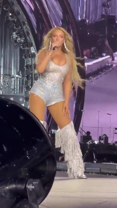 Performing ‘Crazy in Love’ in New Jersey during Renaissance tour | July 2023