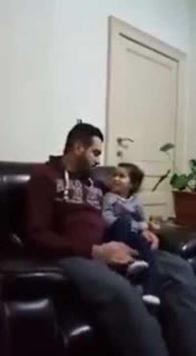 Adorable daughter corrects her father’s Quran!