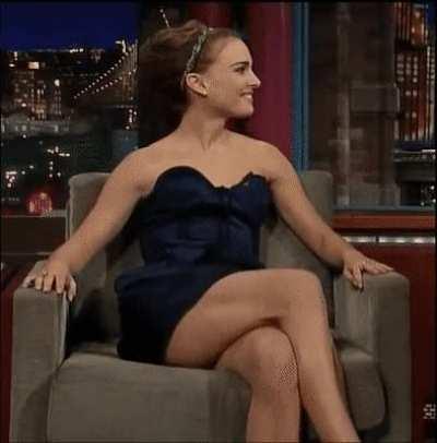 Natalie Portman gets me so incredibly hard. So sexy.