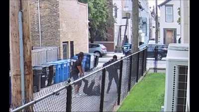 Daylight robbery caught on video in Bucktown