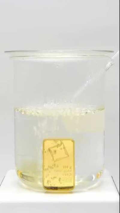 Dissolving 100 g of pure gold