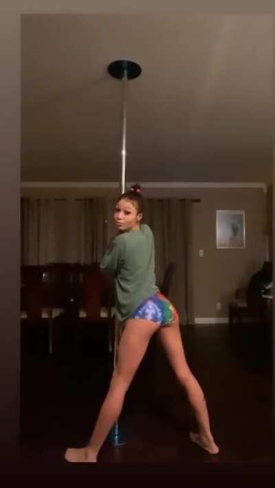 Coi Leray showing us her booty (part 2)