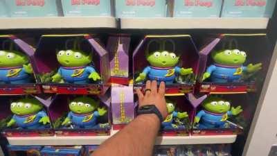 Having multiple Toy Story aliens react to each other’s phrases