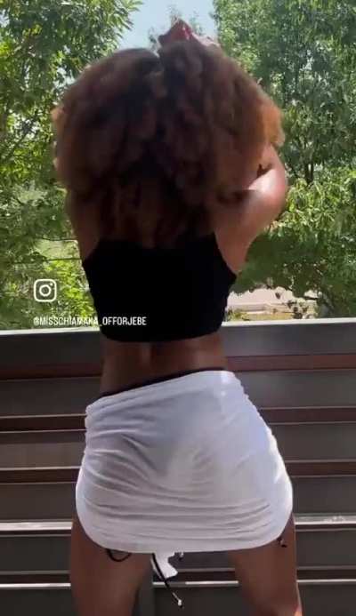 Her ass is so fucking sexy I want to cum inside it 😩🍑💦