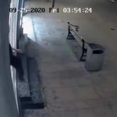 A thief makes off with 10,000 in just a few seconds!