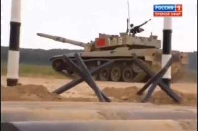 Chinese Type 96B loses a road wheel during Biathlon 2016