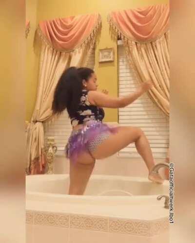 Gata 🛁 twerkin