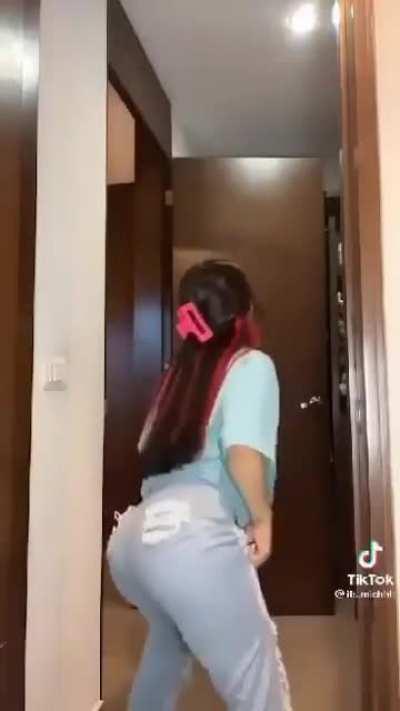 Como le gusta mover el 🍑😏