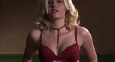 Elisha Cuthbert in The Girl Next Door