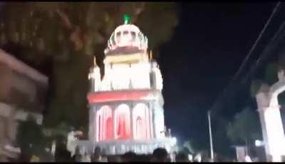 In Jaunpur, UP: Muslim Jihadis shout the war cry &quot;Allah-U-Akbar&quot;, showing their loyalty towards India by raising &quot;Pakistan Zindabad&quot; slogans, that too in front of a Shiv Mandir.