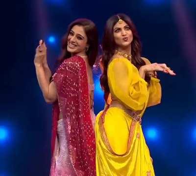 Tabu and Shilpa Shetty ass rubbing dance