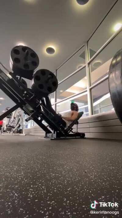 900 pound leg press