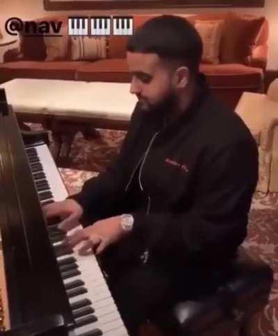 Throwback: When NAV showed us his piano skills🥺😩