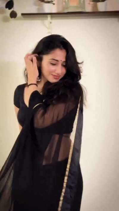 Mazel Vyas in black saree