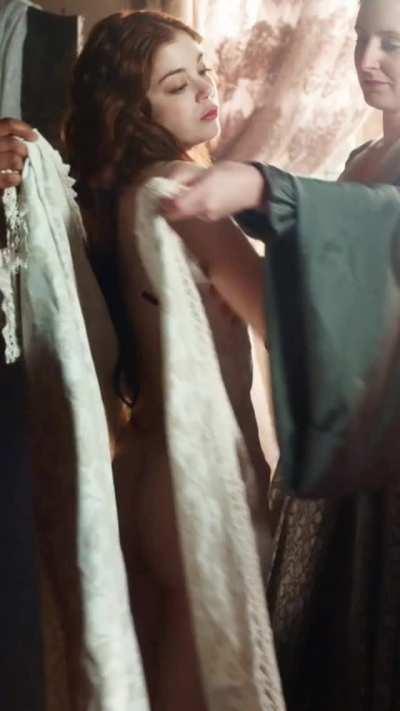 Charlotte Hope BARE ASS in 'The Spanish Princess' S2E1 (11 Oct 2020) [color corrected, enhanced]