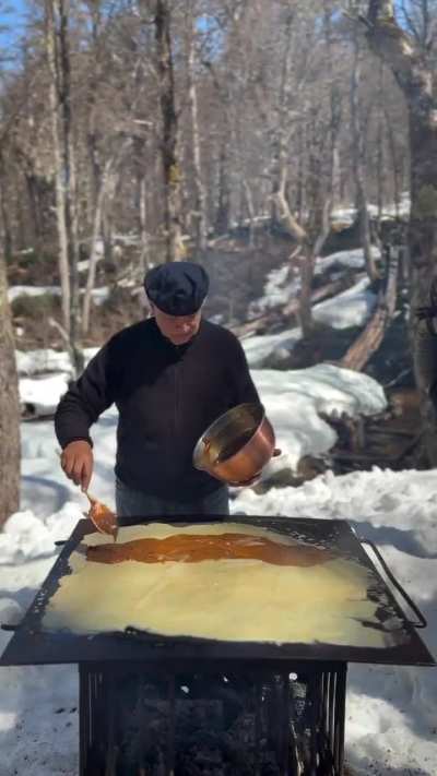 Panqueque de dulce de leche a la pala por Francis Mallmann