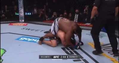 Chris Barnett wallops Gian Villante with a spinning hook kick at UFC 268