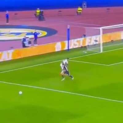 Militao cuts a dangerous pass, falls down and immediately flips to keep the pressure.