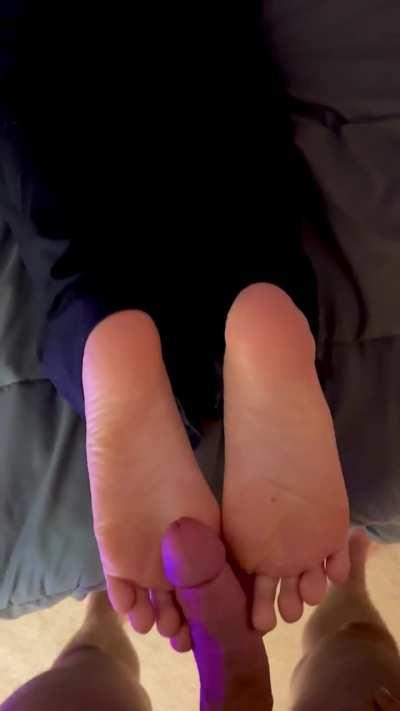 Reverse footjob foreplay. Toe grips and cock slaps (no cum, nsfw oc)🦶🏻🍆🦶🏻