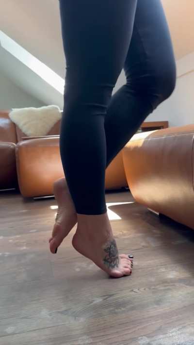 Ballerina feet in leggings, ready to take center stage 💃