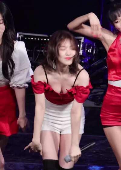 Red Velvet - Wendy's Cleavage