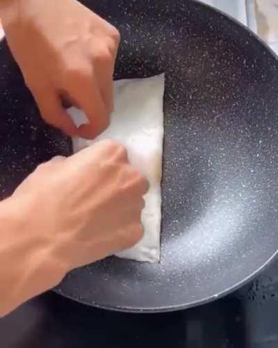 Cooking a square egg