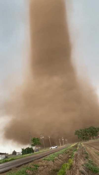 Close-up of the massive landspout in Colorado