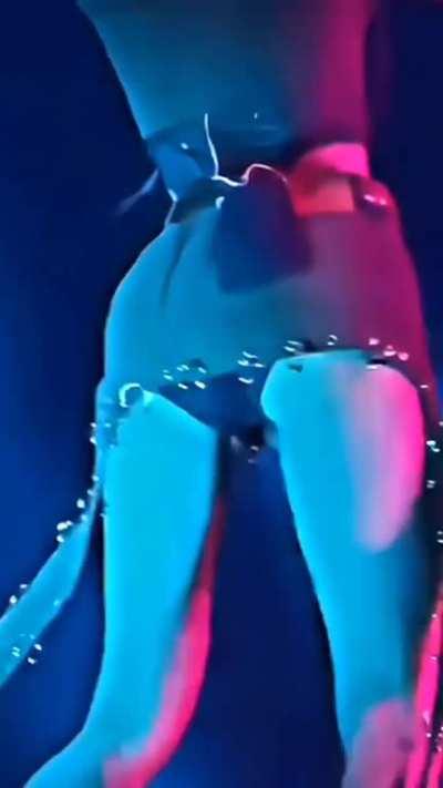 Lisa's cameltoe backview 🐫