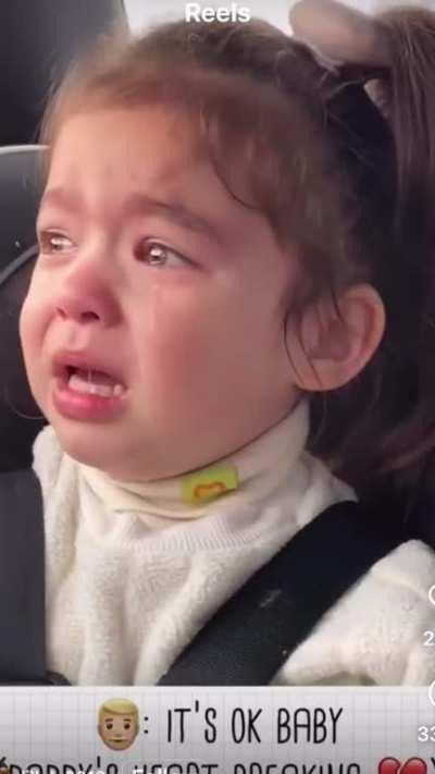 This little girl saying sorry to the fall leaves for not meeting them before they fell is the cutest thing I’ve ever seen.