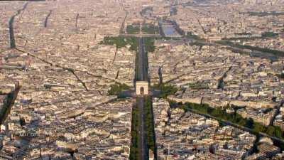 Uninterrupted shot of the entire East-West &quot;Axe Historique&quot; of Paris in its full length