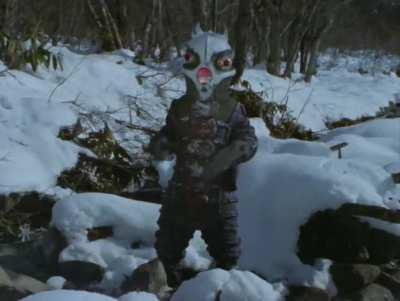 I always think about this scene when someone match up an Ultraman with a non-giant character in a fight