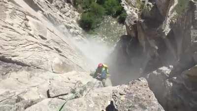 Massive rock slide as we rappel down (Chilean Patagonia 🇨🇱)