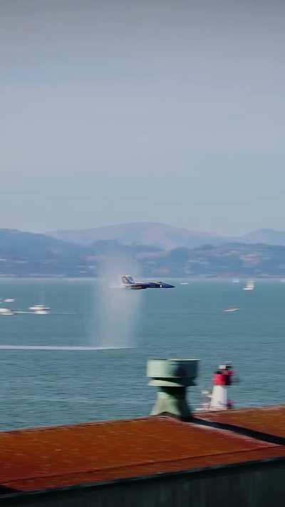 Vapor cone behind Blue Angel in San Francisco shot at 120FPS