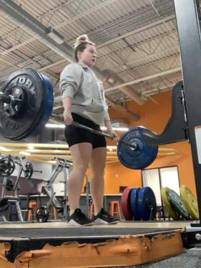 Do y’all like “stop and reset” or “stop and go” deadlifts for higher reps? Benefit to one over the other?