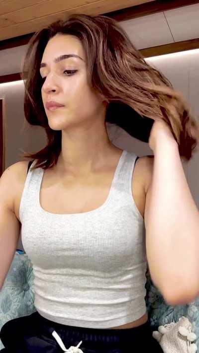 Kriti Sanon getting ready to give you a Nasty Hot BJ as you are Hard Af Looking at her Sweaty Body in the Gym 