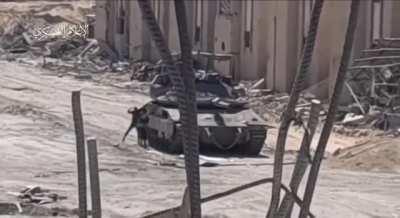 Al-qassam brigades fighters neutralize an merkava tank using two IEDs