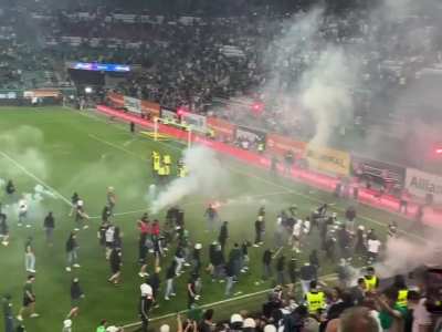 Riots at the Vienna derby between Rapid and Austria