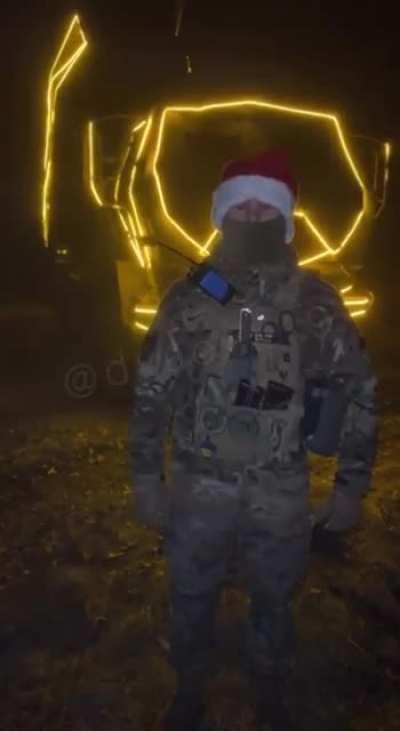 Ukrainian HIMARS decorated with Christmas lights firing rockets (launch at 1:10)