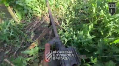 Pov of ukrianain soldiers shotting russian soldiers at close range in dense vegetation 