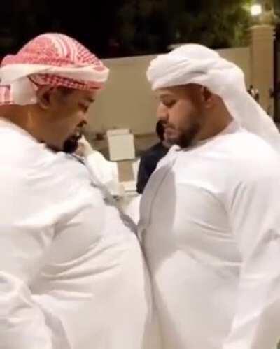 Least obese emiratis greetings 🇦🇪