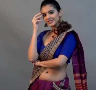 Malvika Sharma cutely flaunting her cleavage and navel in saree