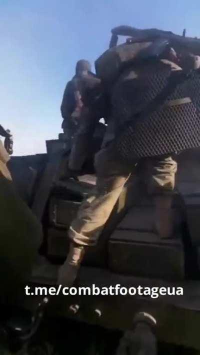 Ukrainian soldiers are firing at Russian positions with a 100mm MT-12 Rapira cannon mounted on an MT-LB.