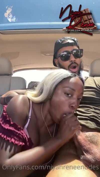 She showing out in the backseat😩