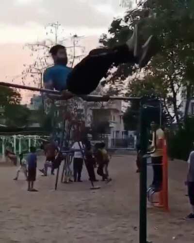 This guys pull-ups