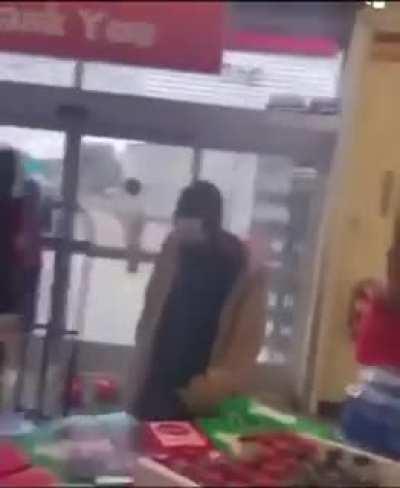 Family Dollar Store Employees Try To Stop A Shoplifter, His Crew Returned And Smashed A Door!