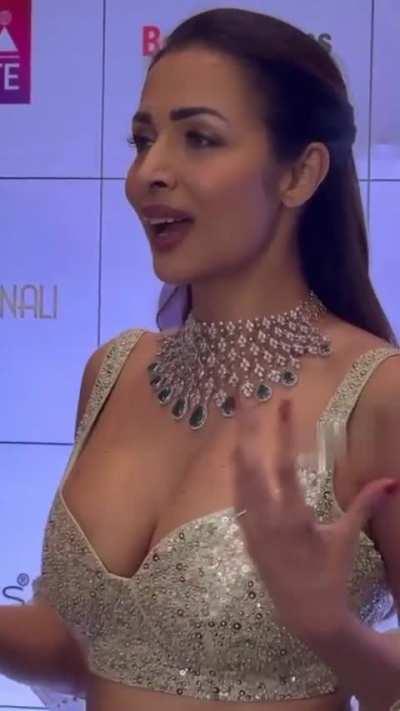 Malaika Arora In Silver Dress 🤩❤️