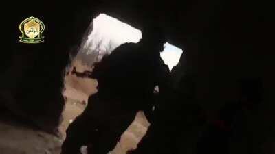 Rahman Legion fighters engage in a running gun battle with Syrian forces near Ghouta - 2016